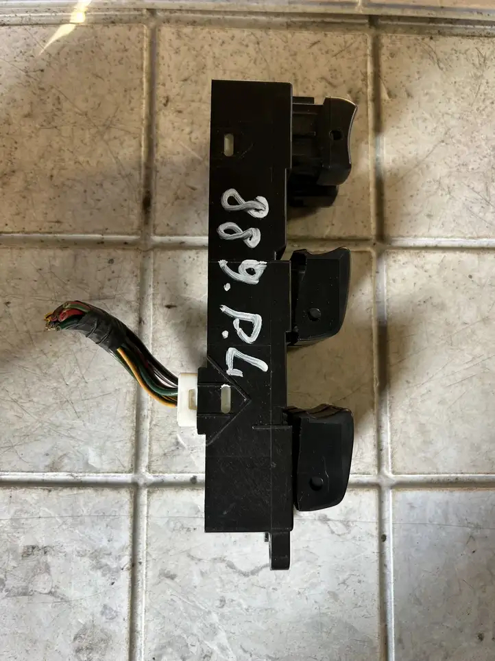 Nissan Almera N16 (2000 - 2010) 3312 Блок кнопок стеклоподъемников — фото 4