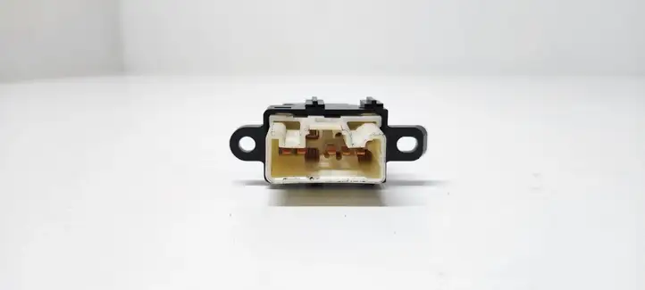 Mazda Premacy (1999 - 2005) 3583Z40 Кнопка стеклоподъемников — фото 2