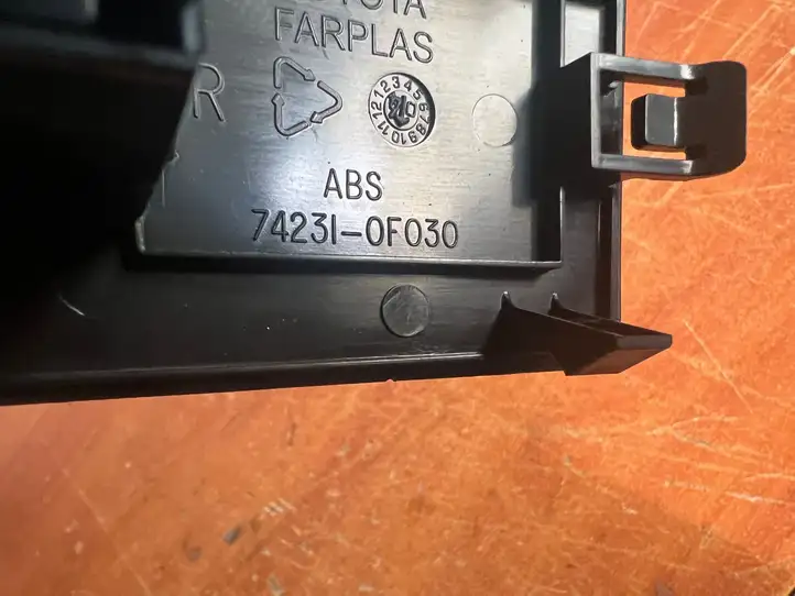 Toyota Corolla Verso AR10 (2004 - 2009) 742310F030 Блок кнопок стеклоподъемников — фото 2