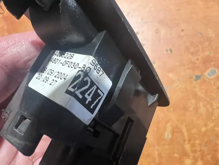 Toyota Corolla Verso AR10 (2004 - 2009) 848010F030B0 Блок кнопок стеклоподъемников — фото 2