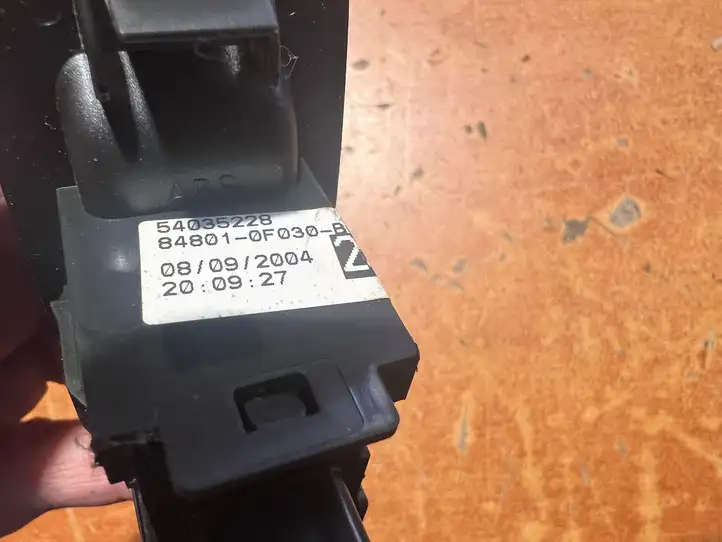 Toyota Corolla Verso AR10 (2004 - 2009) 848010F030B0 Блок кнопок стеклоподъемников — фото 3