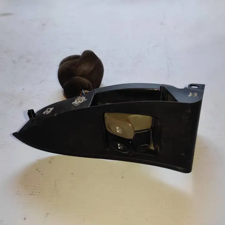 Renault Kangoo I (2003 - 2008) 7700304762 Кнопка стеклоподъемников — фото 1