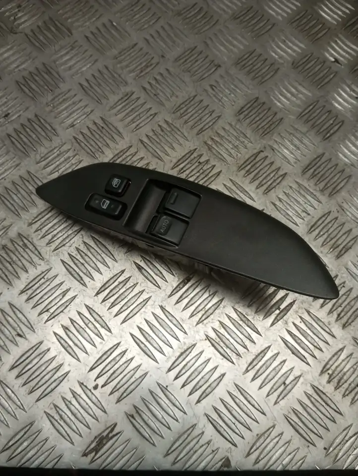 Toyota Yaris (1999 - 2003) 0013U0D Блок кнопок стеклоподъемников — фото 1