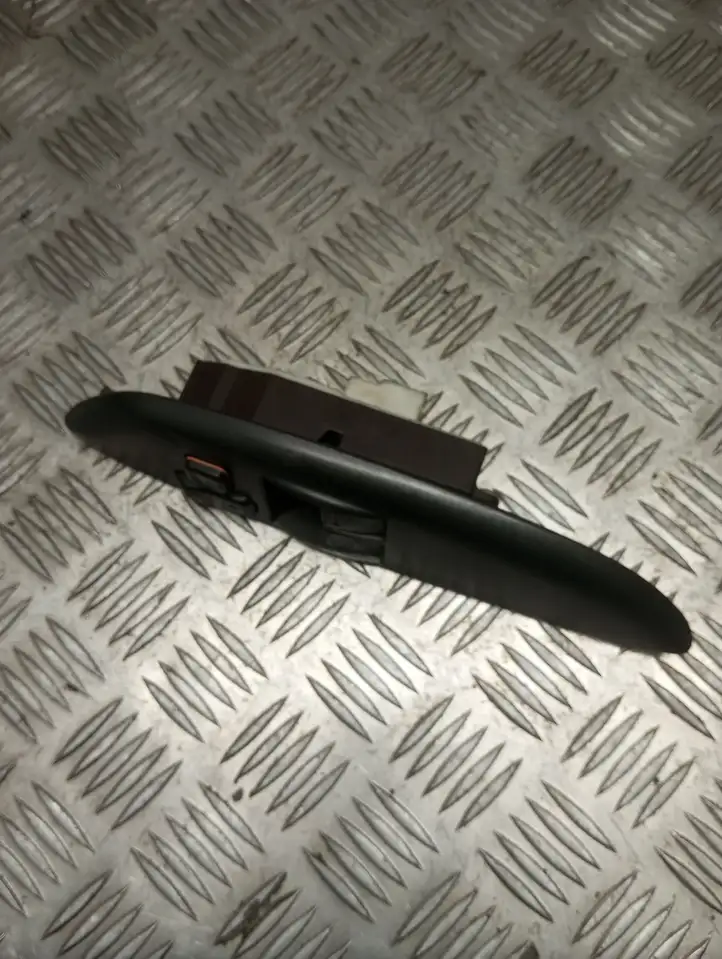 Toyota Yaris (1999 - 2003) 0013U0D Блок кнопок стеклоподъемников — фото 2