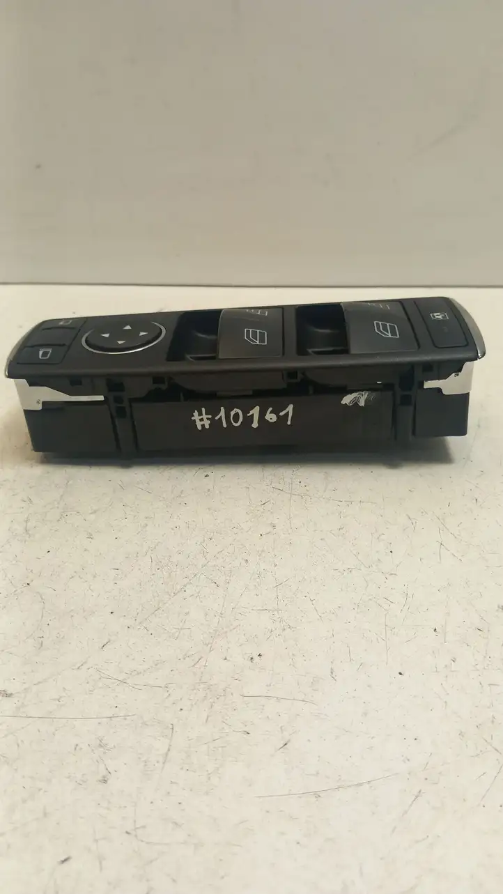 Mercedes-Benz C W203 (2000 - 2007) A2128208210 Блок кнопок стеклоподъемников — фото 3