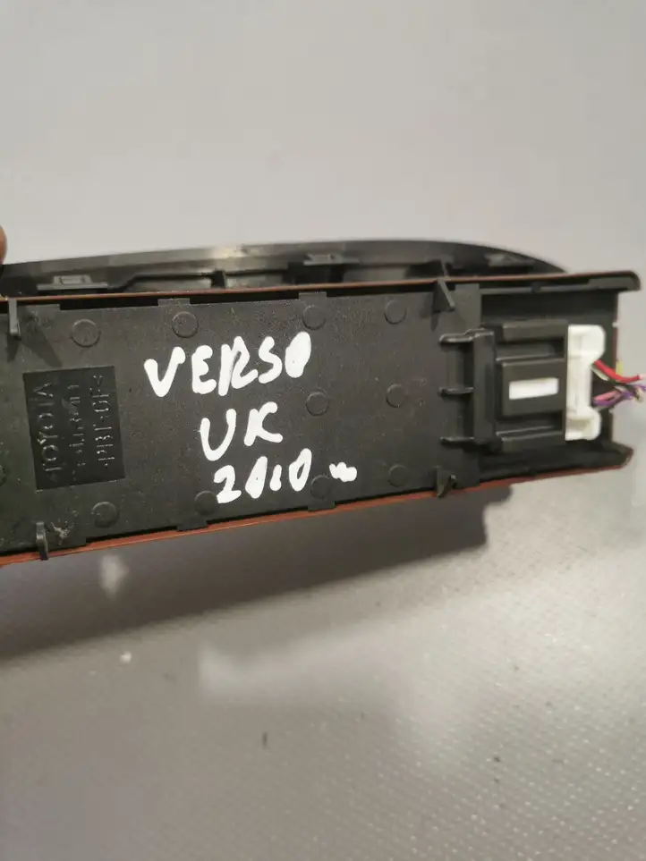 Toyota Verso (2009 - 2012) 8404005040 Блок кнопок стеклоподъемников — фото 4