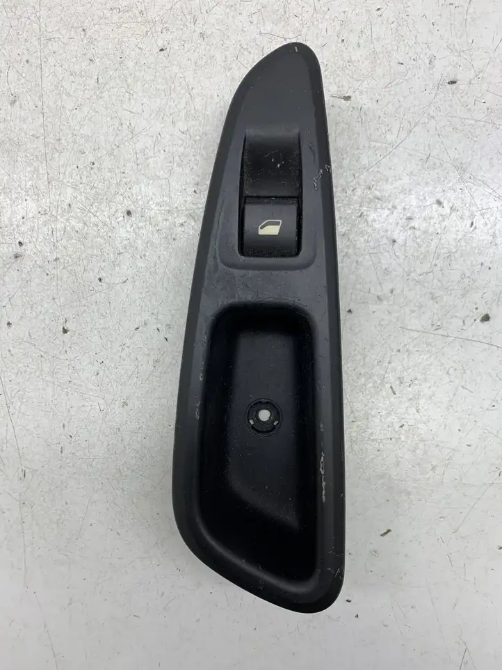Peugeot 308 (2007 - 2013) 96573850XT Кнопка стеклоподъемников — фото 1