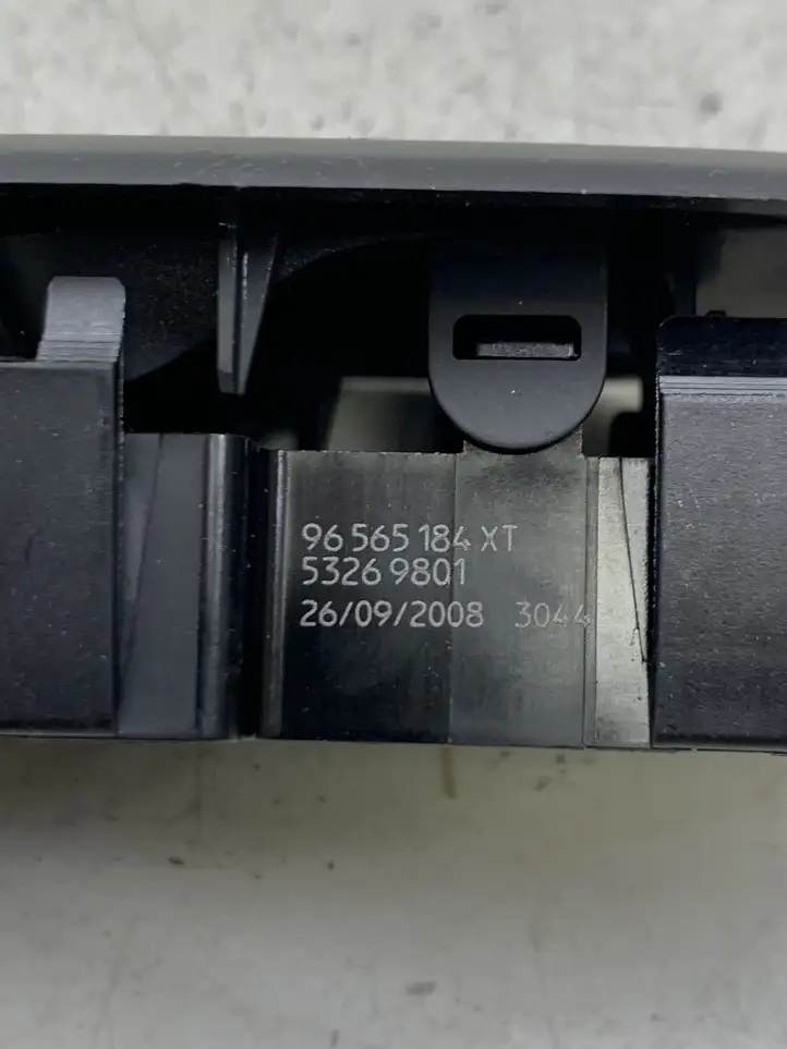 Peugeot 308 (2007 - 2013) 96565184XT Кнопка стеклоподъемников — фото 2