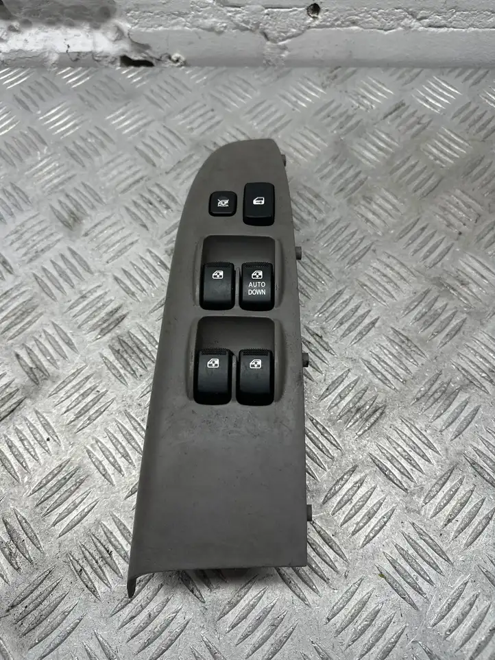 Hyundai Trajet (2004 - 2007) 935704D500KS Кнопка стеклоподъемников — фото 1