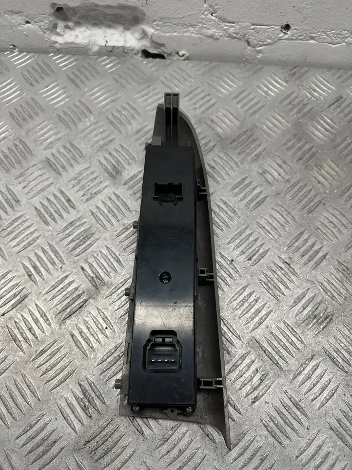 Hyundai Trajet (2004 - 2007) 935704D500KS Кнопка стеклоподъемников — фото 2