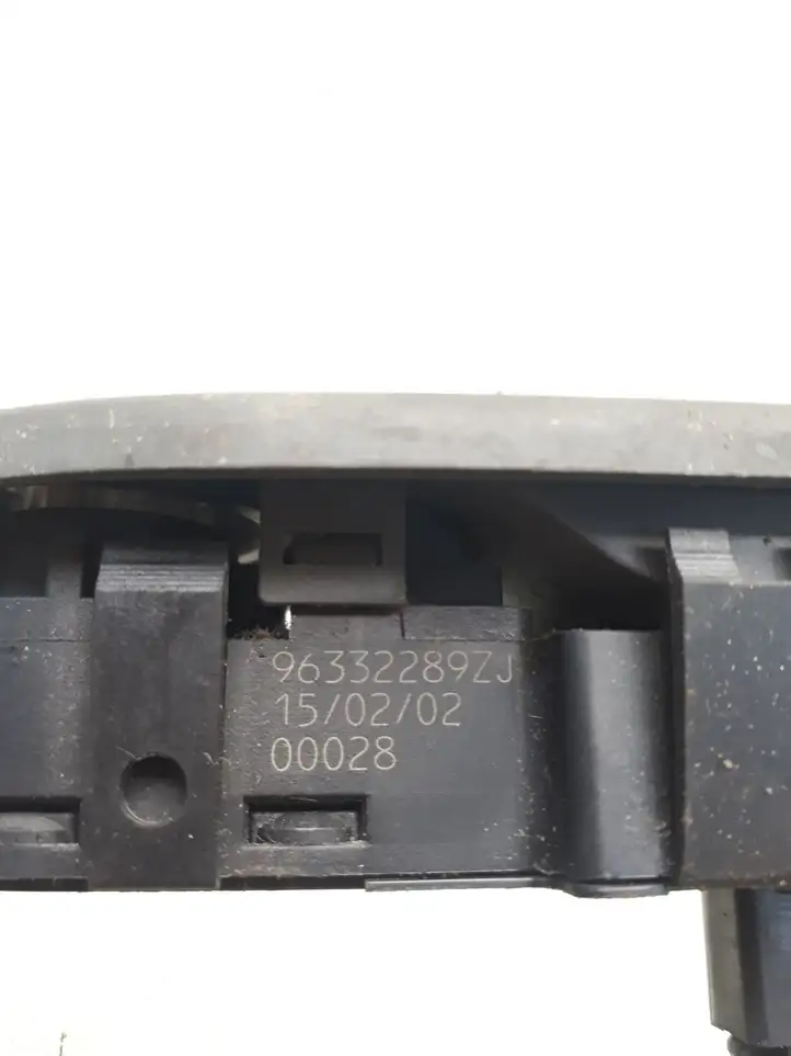 Citroen C5 (2001 - 2004) 96332289ZJ Кнопка стеклоподъемников — фото 2