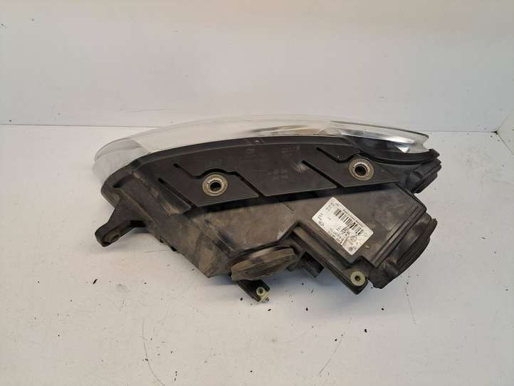 Volkswagen PASSAT B7 (2011 - 2014)  24744600 Передняя фара