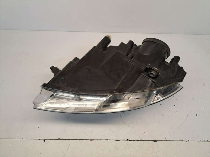 Volkswagen PASSAT B7 (2011 - 2014)  24744600 Передняя фара