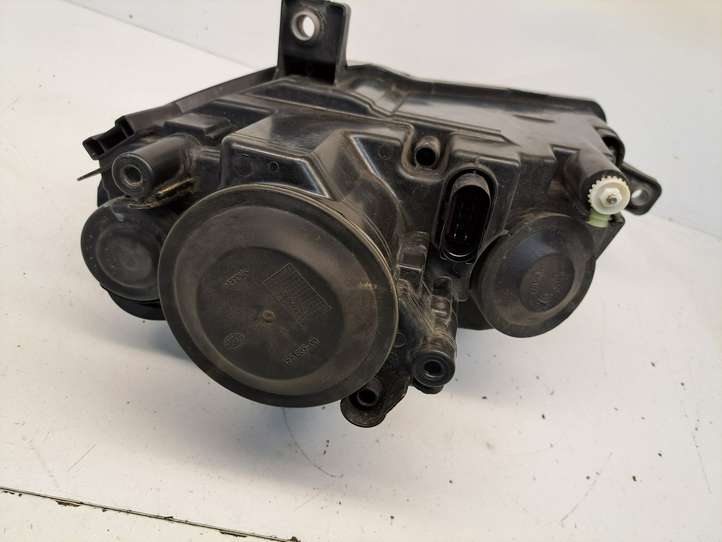 Volkswagen PASSAT B7 (2011 - 2014)  24744600 Передняя фара