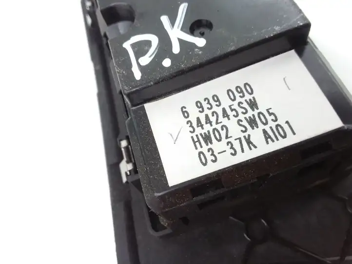BMW 5 E60 E61 (2004 - 2010) 6939090 Кнопка стеклоподъемников — фото 3