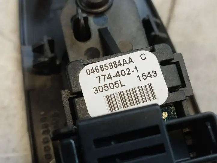 Chrysler Pacifica (2003 - 2008) 04685984AA Кнопка стеклоподъемников — фото 2
