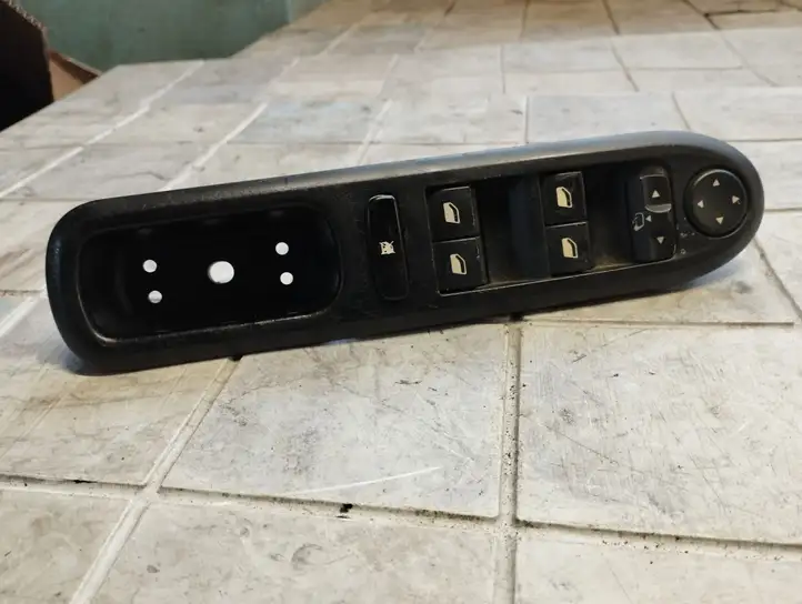 Peugeot 407 (2004 - 2011) 53269704 Кнопка стеклоподъемников — фото 1