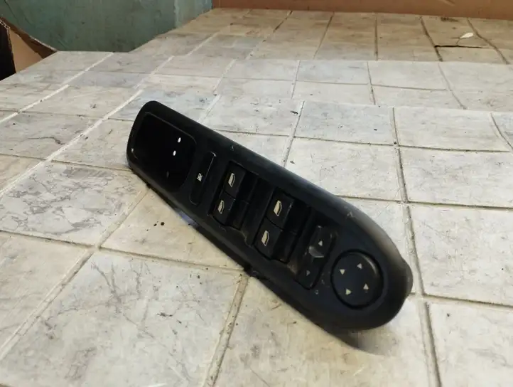 Peugeot 407 (2004 - 2011) 53269704 Кнопка стеклоподъемников — фото 4