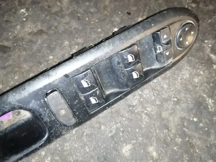 Peugeot 407 (2004 - 2011) Кнопка стеклоподъемников — фото 3