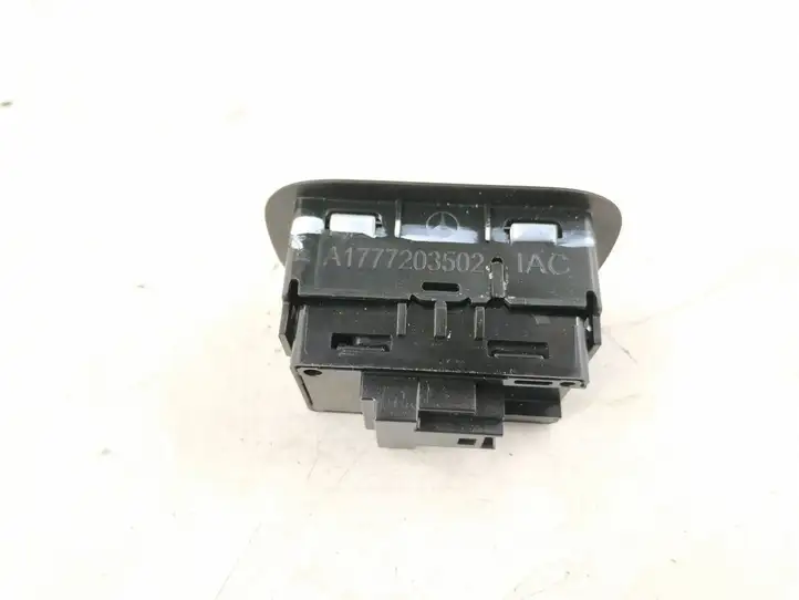 Mercedes-Benz CLA C117,X117,W117 (2013 - 2019) Блок кнопок стеклоподъемников — фото 3