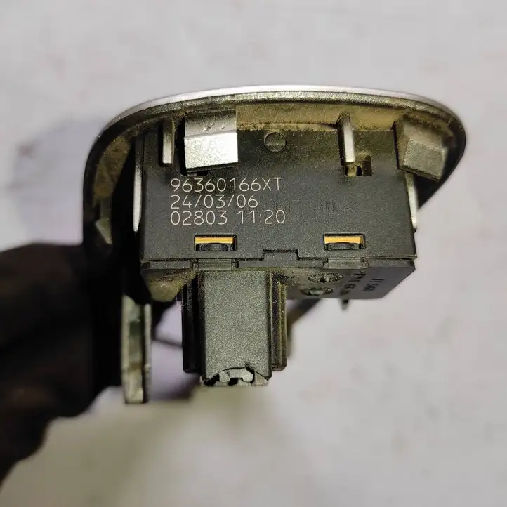 Peugeot 307 (2005 - 2008) 96360166XT Блок кнопок стеклоподъемников — фото 4