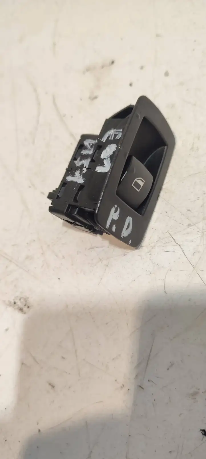 BMW 3 E90 E91 (2005 - 2012) 6945874 Кнопка стеклоподъемников — фото 1