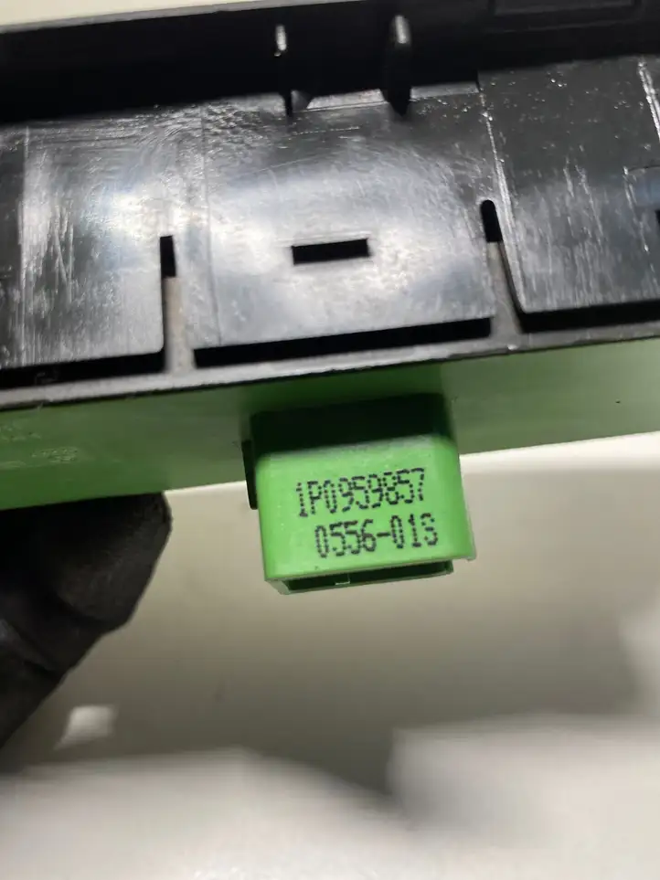 Seat Leon (1P) (2005 - 2012) 1P0959857 Кнопка стеклоподъемников — фото 3