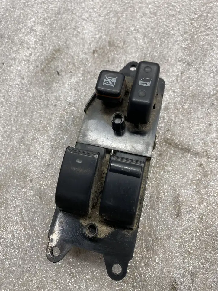 Toyota Avensis T250 (2006 - 2009) 8482005110 Блок кнопок стеклоподъемников — фото 1