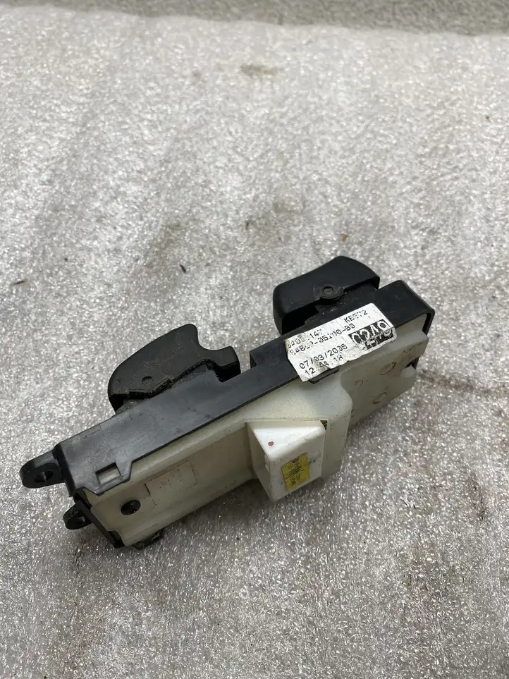 Toyota Avensis T250 (2006 - 2009) 8482005110 Блок кнопок стеклоподъемников — фото 2
