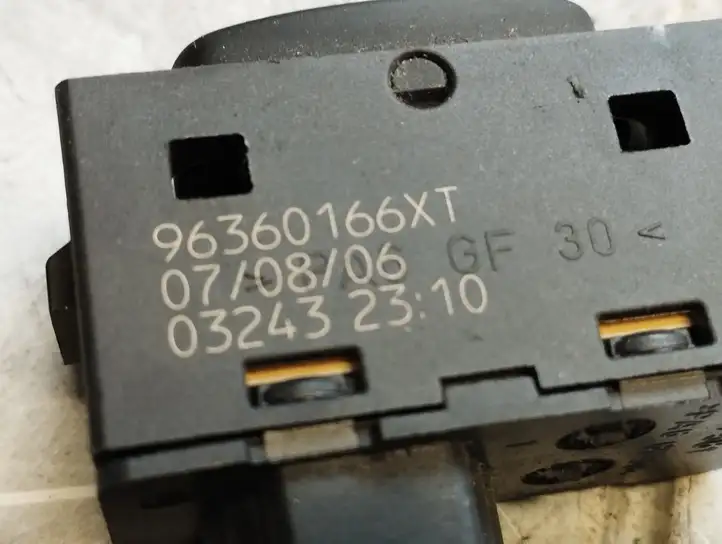 Peugeot 407 (2004 - 2011) 96360166XT Кнопка стеклоподъемников — фото 3