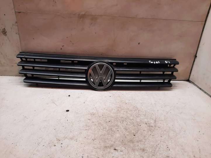 3A0853653 Volkswagen PASSAT B4 Grotelės priekinės