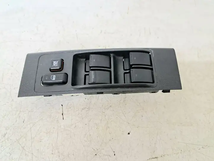 Toyota Corolla Verso AR10 (2004 - 2009) Кнопка стеклоподъемников — фото 1
