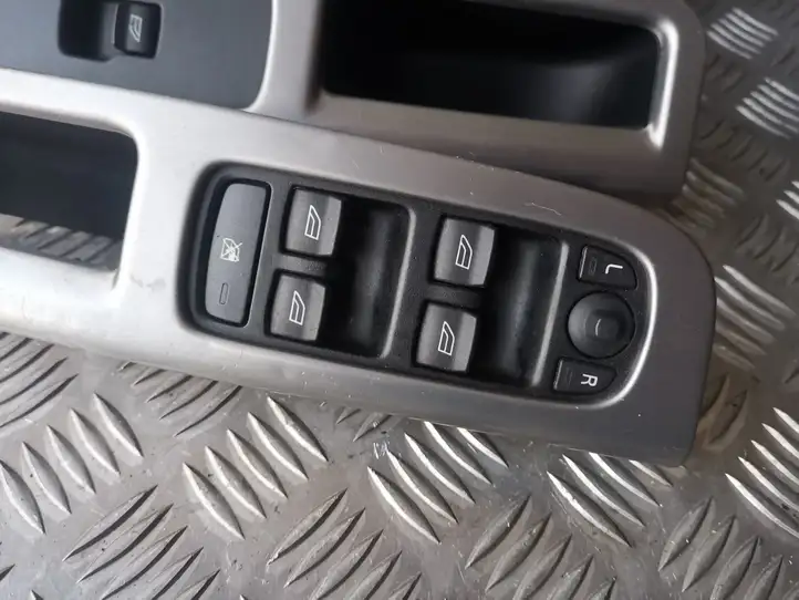 Volvo V50 (2004 - 2008) 30795081 Кнопка стеклоподъемников — фото 4