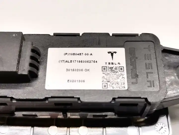Tesla Model X (2015 - 2021) 1080487-00-A Другие включатели / ручки/ переключатели — фото 2