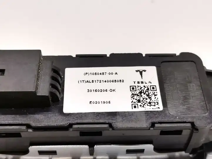 Tesla Model X (2015 - 2021) 1080487-00-A Другие включатели / ручки/ переключатели — фото 4