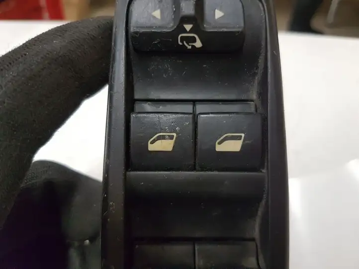 Citroen C4 I Picasso (2006 - 2013) 96639377ZD Блок кнопок стеклоподъемников — фото 2
