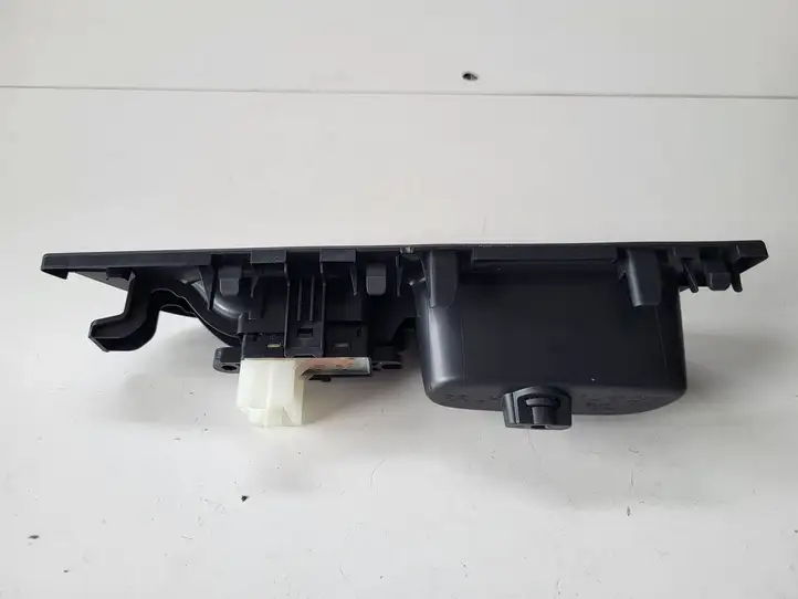 Nissan X-Trail T32 (2014 - 2021)   Другие включатели / ручки/ переключатели