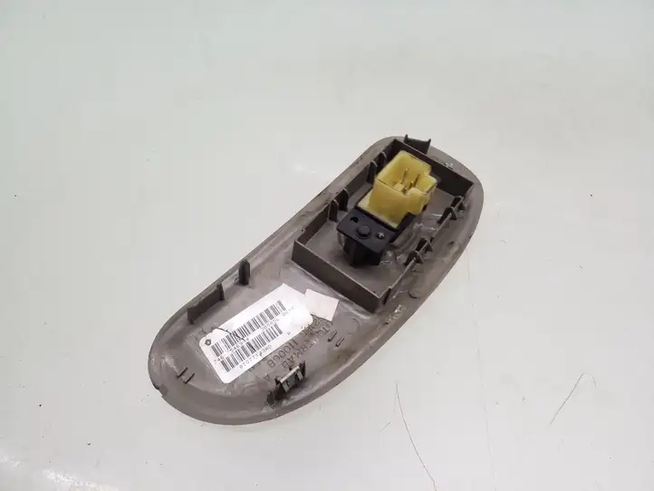 Chrysler Voyager (2004 - 2007) 0TQ771J3AD Блок кнопок стеклоподъемников — фото 3
