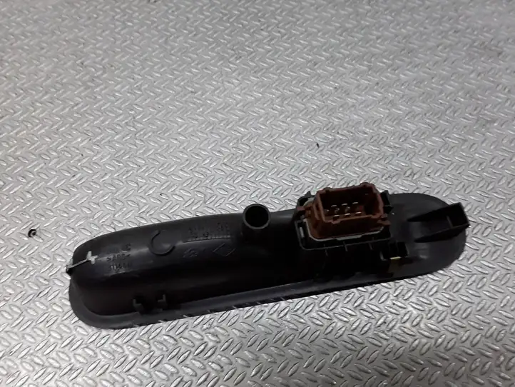 Renault Espace - Grand espace IV (2004 - 2014) 8200327947 Кнопка стеклоподъемников — фото 2