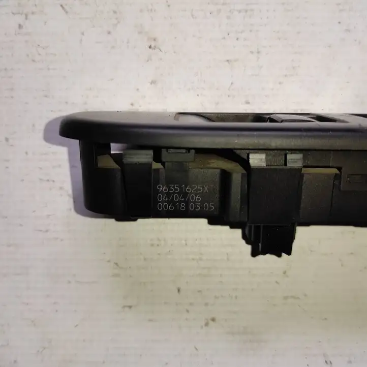 Peugeot 307 (2005 - 2008) 96351625XT Блок кнопок стеклоподъемников — фото 4