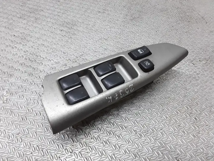 Toyota Corolla Verso E121 (2001 - 2004) 8404013081 Блок кнопок стеклоподъемников — фото 1