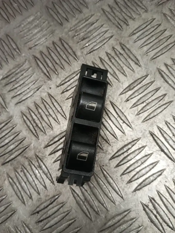 BMW 3 E46 (1998 - 2005) 8381514 Кнопка стеклоподъемников — фото 1