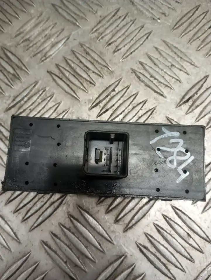 Volkswagen Cross Touran I (2006 - 2010) 1K4959857 Блок кнопок стеклоподъемников — фото 4