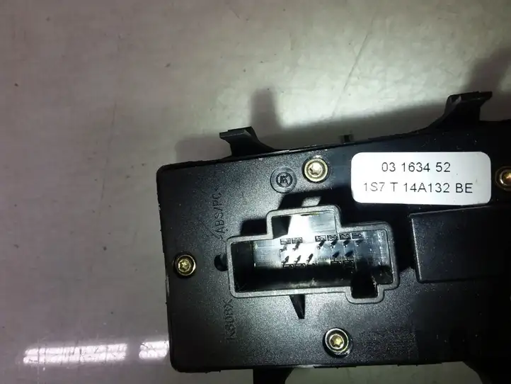 Ford Mondeo Mk III (2000 - 2007) 1S7T14A132BE Блок кнопок стеклоподъемников — фото 4