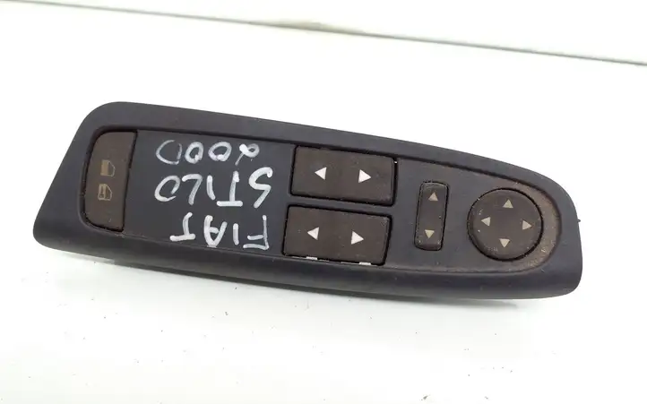 Fiat Stilo (2001 - 2010) B569 Кнопка стеклоподъемников — фото 1