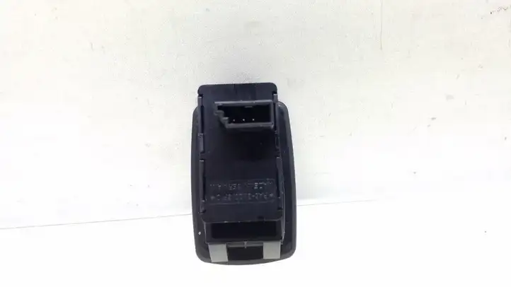 BMW 3 E90 E91 (2005 - 2012) 15939900 Кнопка стеклоподъемников — фото 3