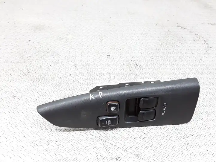Toyota Corolla Verso E121 (2001 - 2004) 8404013060 Блок кнопок стеклоподъемников — фото 1