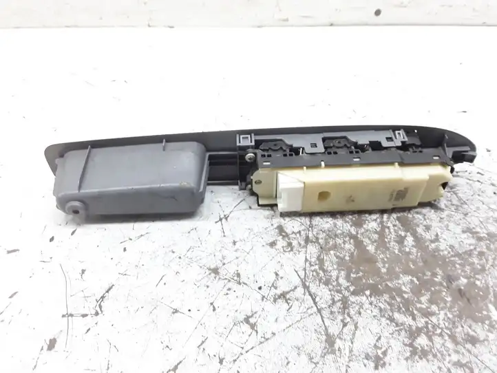 Toyota Avensis Verso (2001 - 2004) 8404044030 Блок кнопок стеклоподъемников — фото 2