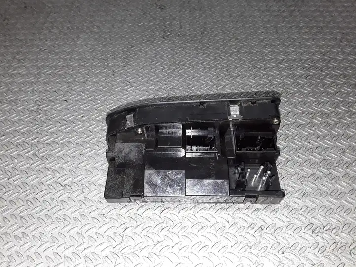 BMW 5 E39 (1996 - 2003) 6904306 Кнопка стеклоподъемников — фото 3