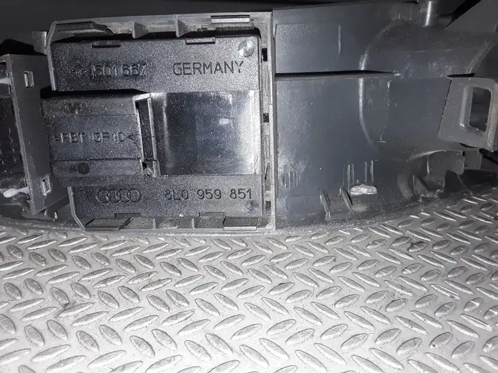 Audi A3/S3 8L (2000 - 2003) 8L0959851 Блок кнопок стеклоподъемников — фото 3